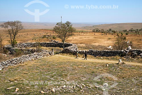  Curral de pedra construído pelos escravos para confinar gado - Parque Nacional da Serra da Canastra
  - São Roque de Minas - Minas Gerais (MG) - Brasil