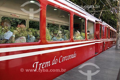 Trem na Estrada de Ferro do Corcovado - fazendo a travessia entre Cosme Velho e o Morro do Corcovado  - Rio de Janeiro - Rio de Janeiro (RJ) - Brasil