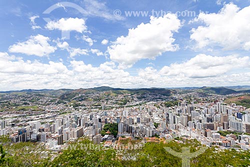  Vista da cidade de Juiz de Fora a partir do Mirante Salles de Oliveira - mais conhecido como Mirante do Cristo  - Juiz de Fora - Minas Gerais (MG) - Brasil
