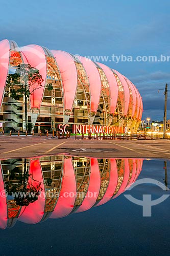  Estádio José Pinheiro Borda (1969) - mais conhecido como Beira-Rio - com iluminação especial - rosa - devido à Campanha Outubro Rosa  - Porto Alegre - Rio Grande do Sul (RS) - Brasil