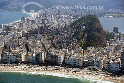  Foto aérea da orla da Praia de Copacabana com o Morro do Cantagalo e a Praia de Ipanema ao fundo  - Rio de Janeiro - Rio de Janeiro (RJ) - Brasil