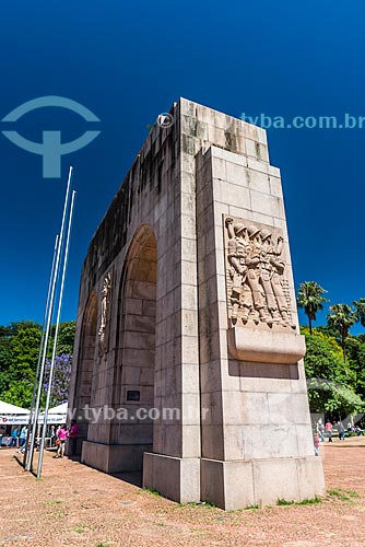  Detalhe do Arco do Triunfo no Parque Farroupilha - também conhecido como Parque da Redenção  - Porto Alegre - Rio Grande do Sul (RS) - Brasil