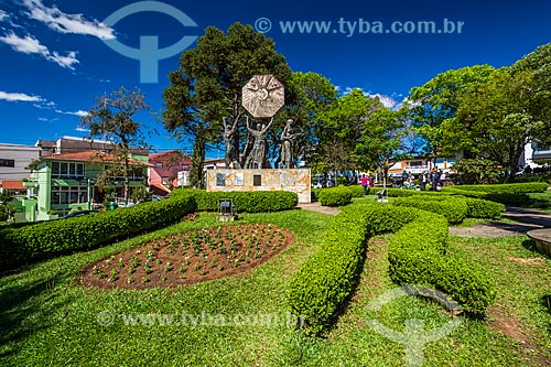  Monumento aos Imigrantes na Praça das Flores  - Nova Petrópolis - Rio Grande do Sul (RS) - Brasil