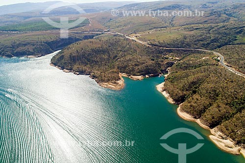  Foto feita com drone da Rodovia Newton Penido (MG-050) às margens da Represa de Furnas  - Capitólio - Minas Gerais (MG) - Brasil
