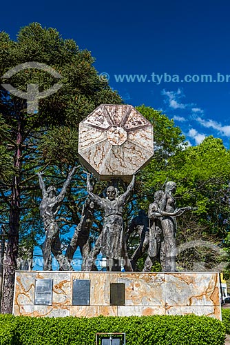  Monumento aos Imigrantes na Praça das Flores  - Nova Petrópolis - Rio Grande do Sul (RS) - Brasil