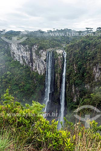  Vista da Cachoeira das Andorinhas no Cânion do Itaimbezinho - Parque Nacional dos Aparados da Serra  - Cambará do Sul - Rio Grande do Sul (RS) - Brasil