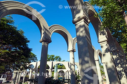  Detalhe de colunas em estilo jônico na Praça Prefeito Luiz Olinto Tortorello  - São Caetano do Sul - São Paulo (SP) - Brasil