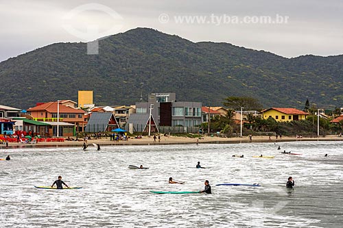  Surfistas na Praia de Moçambique  - Florianópolis - Santa Catarina (SC) - Brasil