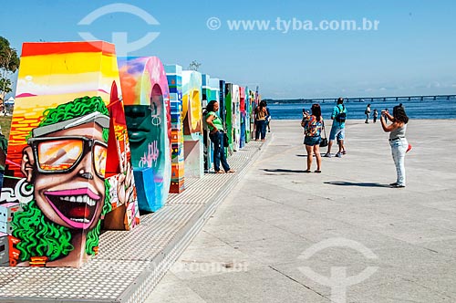  Pessoas fotografando letreiro com os dizeres: Cidade Olímpica na Praça Mauá  - Rio de Janeiro - Rio de Janeiro (RJ) - Brasil