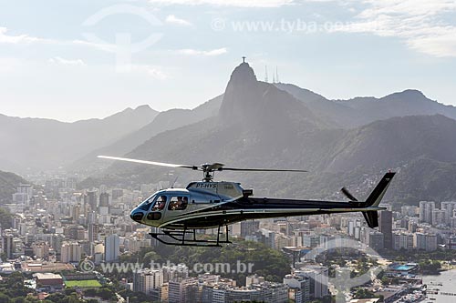  Helicóptero decolando do Pão de Açúcar com o Cristo Redentor ao fundo  - Rio de Janeiro - Rio de Janeiro (RJ) - Brasil