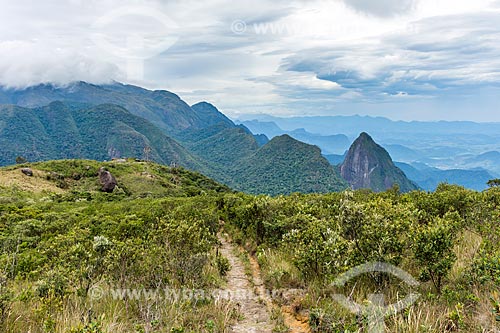  Vista do Pico Grande de Magé e do Morro do Tridente durante a Travessia Cobiçado x Ventania no Parque Nacional da Serra dos Órgãos  - Petrópolis - Rio de Janeiro (RJ) - Brasil