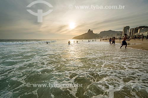  Vista do pôr do sol a partir da Praia de Ipanema  - Rio de Janeiro - Rio de Janeiro (RJ) - Brasil