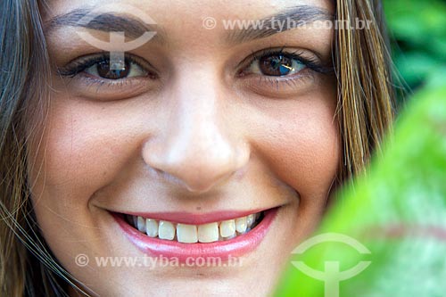  Detalhe de rosto de jovem mulher  - Guarani - Minas Gerais (MG) - Brasil