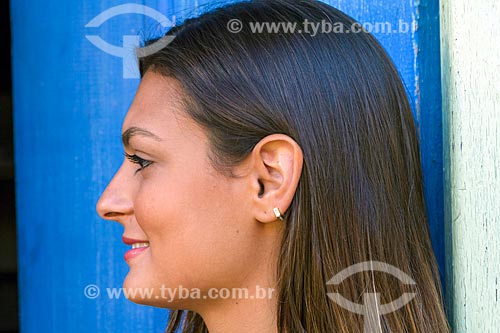  Detalhe de perfil de jovem mulher  - Guarani - Minas Gerais (MG) - Brasil