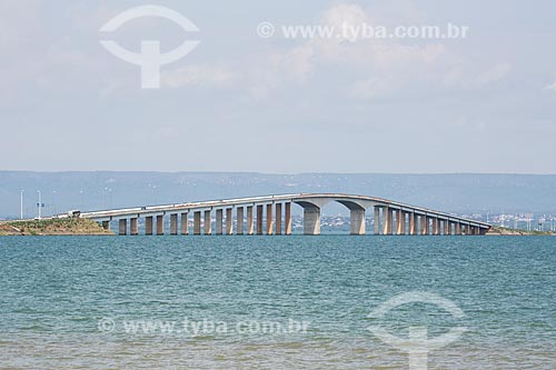  Vista do Rio Tocantins com Ponte Fernando Henrique Cardoso (2002) - também conhecida como Ponte da Amizade e da Integração - ao fundo  - Palmas - Tocantins (TO) - Brasil