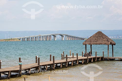  Vista de cais na Praia de Luzimangues com Ponte Fernando Henrique Cardoso (2002) - também conhecida como Ponte da Amizade e da Integração - ao fundo  - Palmas - Tocantins (TO) - Brasil