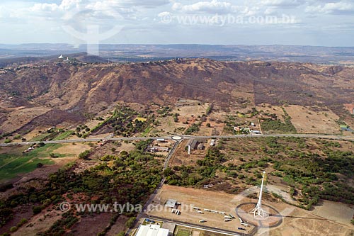  Foto feita com drone do Luzeiro do Sertão com a Colina do Horto ao fundo  - Juazeiro do Norte - Ceará (CE) - Brasil