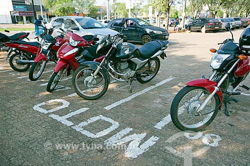  Estacionamento de motocicleta na Quadra 104 Norte  - Palmas - Tocantins (TO) - Brasil