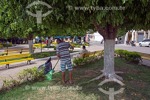  Gari limpando o centro da cidade de Santana do Cariri  - Santana do Cariri - Ceará (CE) - Brasil