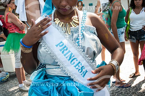  Detalhe de fantasia da princesa do bloco de carnaval de rua Afoxé Ilê Alá durante o desfile na Avenida Atlântica  - Rio de Janeiro - Rio de Janeiro (RJ) - Brasil