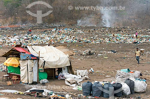  Acampamento de catadores no lixão na cidade de Barbalha  - Barbalha - Ceará (CE) - Brasil