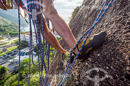  Detalhe de alpinista durante a escalada no Morro da Babilônia  - Rio de Janeiro - Rio de Janeiro (RJ) - Brasil