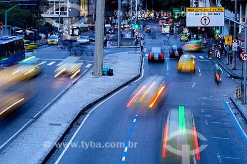  Tráfego na Avenida República do Chile  - Rio de Janeiro - Rio de Janeiro (RJ) - Brasil