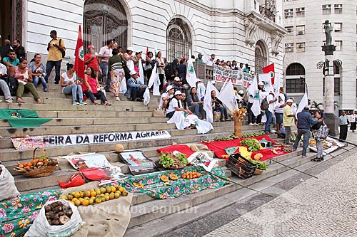  Feira da Reforma Agrária na escadaria do Palácio Pedro Ernesto (1923) - sede da Câmara Municipal do Rio de Janeiro  - Rio de Janeiro - Rio de Janeiro (RJ) - Brasil