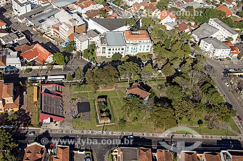  Foto aérea do Palácio Garibaldi (1904) - à esquerda - com a escadaria e ruínas de São Francisco na Praça João Cândido  - Curitiba - Paraná (PR) - Brasil