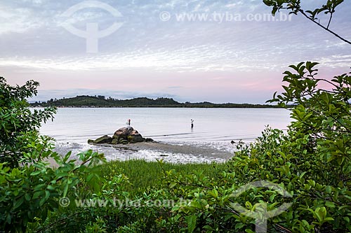  Vista da Praia do Ribeirão da Ilha durante maré baixa  - Florianópolis - Santa Catarina (SC) - Brasil
