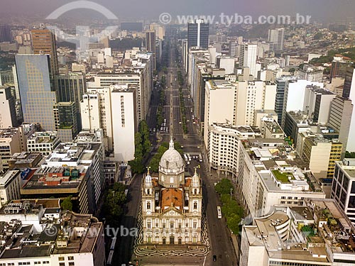  Foto feita com drone da Igreja de Nossa Senhora da Candelária com a Avenida Presidente Vargas ao fundo  - Rio de Janeiro - Rio de Janeiro (RJ) - Brasil