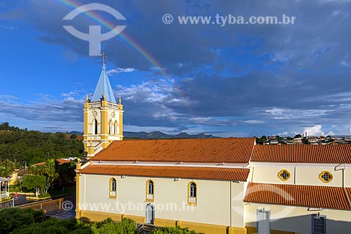  Vista da Igreja Matriz do Divino Espírito Santo com arco-íris ao entardecer  - Guarani - Minas Gerais (MG) - Brasil