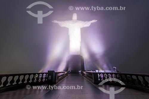  Vista do Cristo Redentor com iluminação especial  - Rio de Janeiro - Rio de Janeiro (RJ) - Brasil