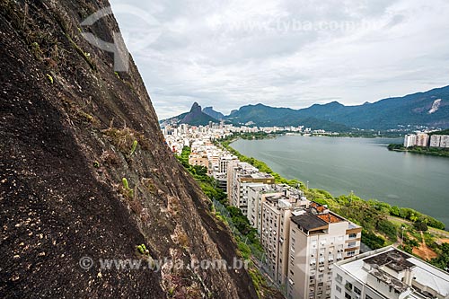  Vista durante a escalada do Morro do Cantagalo com o Morro Dois Irmãos e a Pedra da Gávea ao fundo  - Rio de Janeiro - Rio de Janeiro (RJ) - Brasil