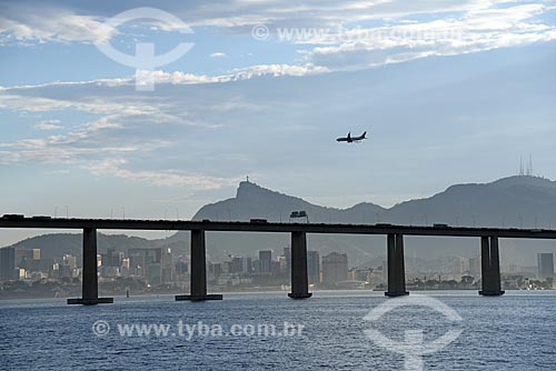  Vista da Baía de Guanabara com o Cristo Redentor e a Ponte Rio-Niterói ao fundo  - Rio de Janeiro - Rio de Janeiro (RJ) - Brasil