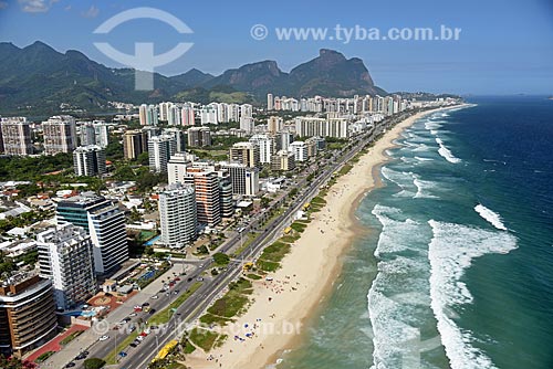  Foto aérea da Praia da Barra da Tijuca com a Pedra da Gávea ao fundo  - Rio de Janeiro - Rio de Janeiro (RJ) - Brasil