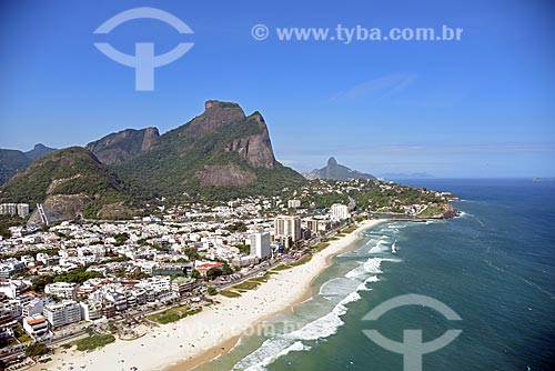  Foto aérea da Praia da Barra da Tijuca com a Pedra da Gávea ao fundo  - Rio de Janeiro - Rio de Janeiro (RJ) - Brasil