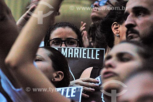  Detalhe de cartaz durante manifestação pelo assassinato da Vereadora Marielle Franco na Cinelândia  - Rio de Janeiro - Rio de Janeiro (RJ) - Brasil