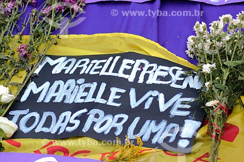  Detalhe de cartaz durante manifestação pelo assassinato da Vereadora Marielle Franco na Cinelândia  - Rio de Janeiro - Rio de Janeiro (RJ) - Brasil