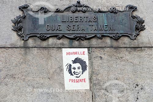  Detalhe de cartaz colado no Monumento ao Marechal Floriano Peixoto durante manifestação pelo assassinato da Vereadora Marielle Franco na Cinelândia  - Rio de Janeiro - Rio de Janeiro (RJ) - Brasil