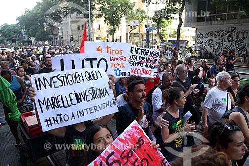  Detalhe de cartaz durante manifestação pelo assassinato da Vereadora Marielle Franco na Avenida Rio Branco  - Rio de Janeiro - Rio de Janeiro (RJ) - Brasil