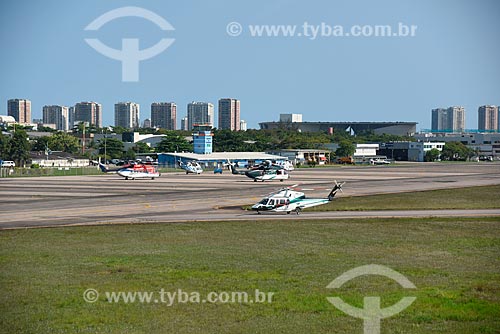  Helicóptero na pista do Aeroporto Roberto Marinho - mais conhecido como Aeroporto de Jacarepaguá  - Rio de Janeiro - Rio de Janeiro (RJ) - Brasil