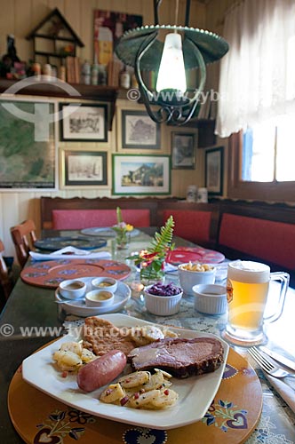  Detalhe de mesa posta para refeição com comida típica alemã  - Canela - Rio Grande do Sul (RS) - Brasil