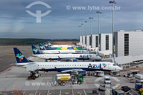  Aviões da Azul Linhas Aéreas Brasileiras na pista do Aeroporto Internacional de Viracopos  - Campinas - São Paulo (SP) - Brasil