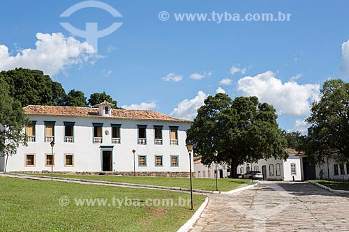  Vista da fachada do Museu das Bandeiras (1766) - antiga Cadeia e Câmara Municipal - a partir da Praça Doutor Brasil Caiado - também conhecida como Praça do Chafariz  - Goiás - Goiás (GO) - Brasil