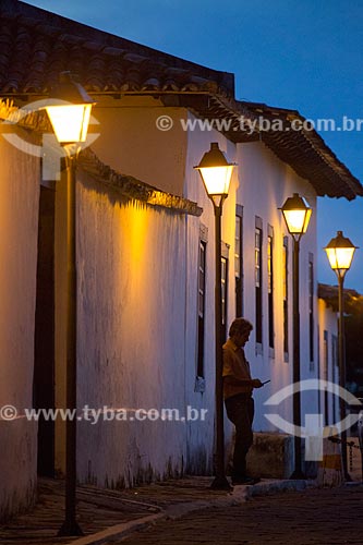  Casarios com iluminação urbana no centro histórico da cidade de Goiás  - Goiás - Goiás (GO) - Brasil