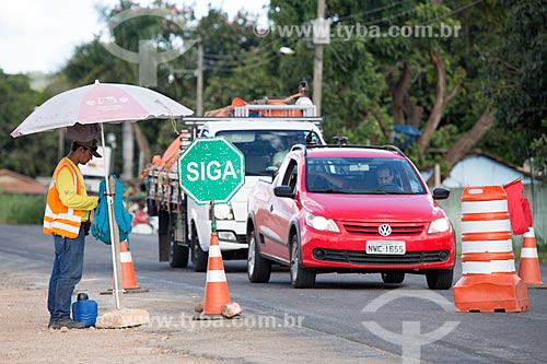 Interdição para aplicação de asfalto no Km 5 da Rodovia Jayme Câmara (GO-070) próximo à cidade de Goiás  - Goiás - Goiás (GO) - Brasil