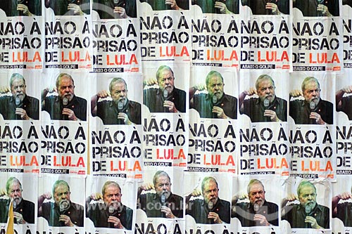  Detalhe de cartazes contra a prisão do ex-Luiz Inácio Lula da Silva na Cinelândia  - Rio de Janeiro - Rio de Janeiro (RJ) - Brasil