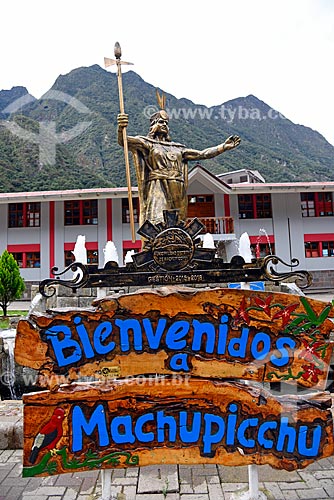  Estátua a Pachacútec (Pachacuti) - importante governante Inca - na Plaza Manco Capac (Praça Manco Capac)  - Machu Picchu pueblo - Departamento de Cusco - Peru