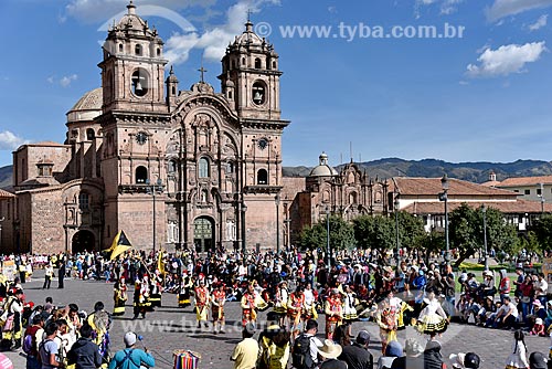  Fiesta del Señor de Qoyllur Riti (Festa do Senhor de Qoyllur Riti) na Plaza de Armas del Cuzco (Praça das Armas de Cusco) com a Iglesia de la Compañía de Jesús (Igreja da Companhia de Jesus) ao fundo  - Cusco - Departamento de Cusco - Peru
